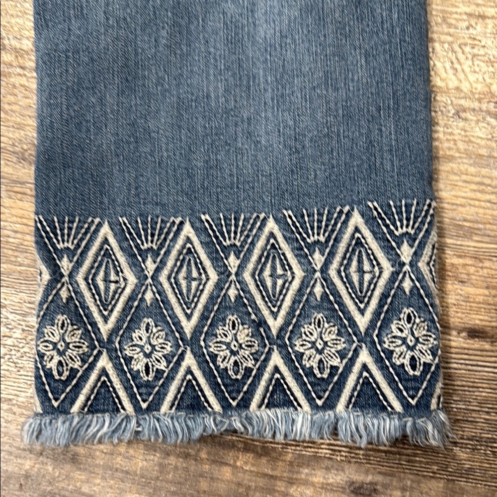 Massini Blue Ankle Cropped Jeans with Embroidered Hem - Picture 6 of 7